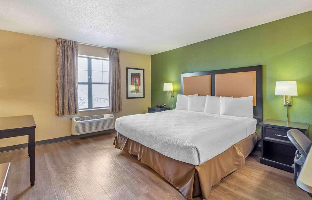 Extended Stay America Select Suites - Chicago - Даунърс Гроув Стая снимка