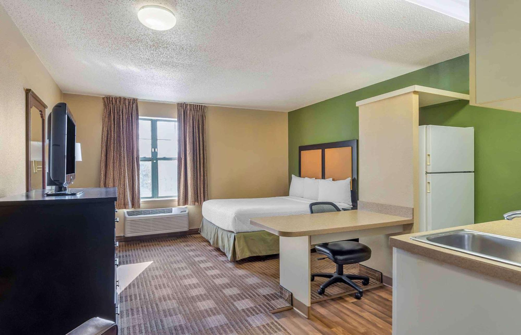 Extended Stay America Select Suites - Chicago - Даунърс Гроув Екстериор снимка
