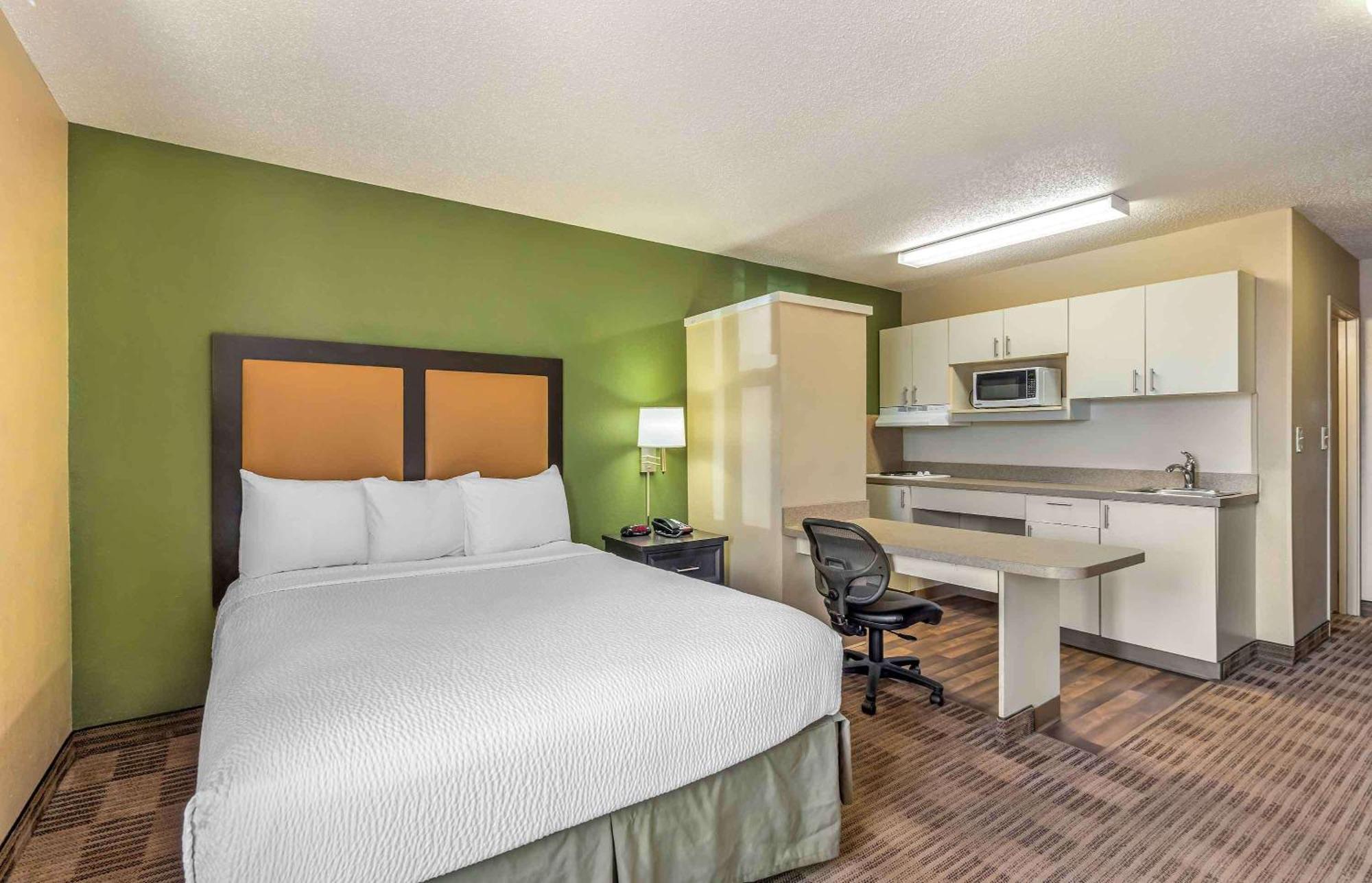 Extended Stay America Select Suites - Chicago - Даунърс Гроув Екстериор снимка