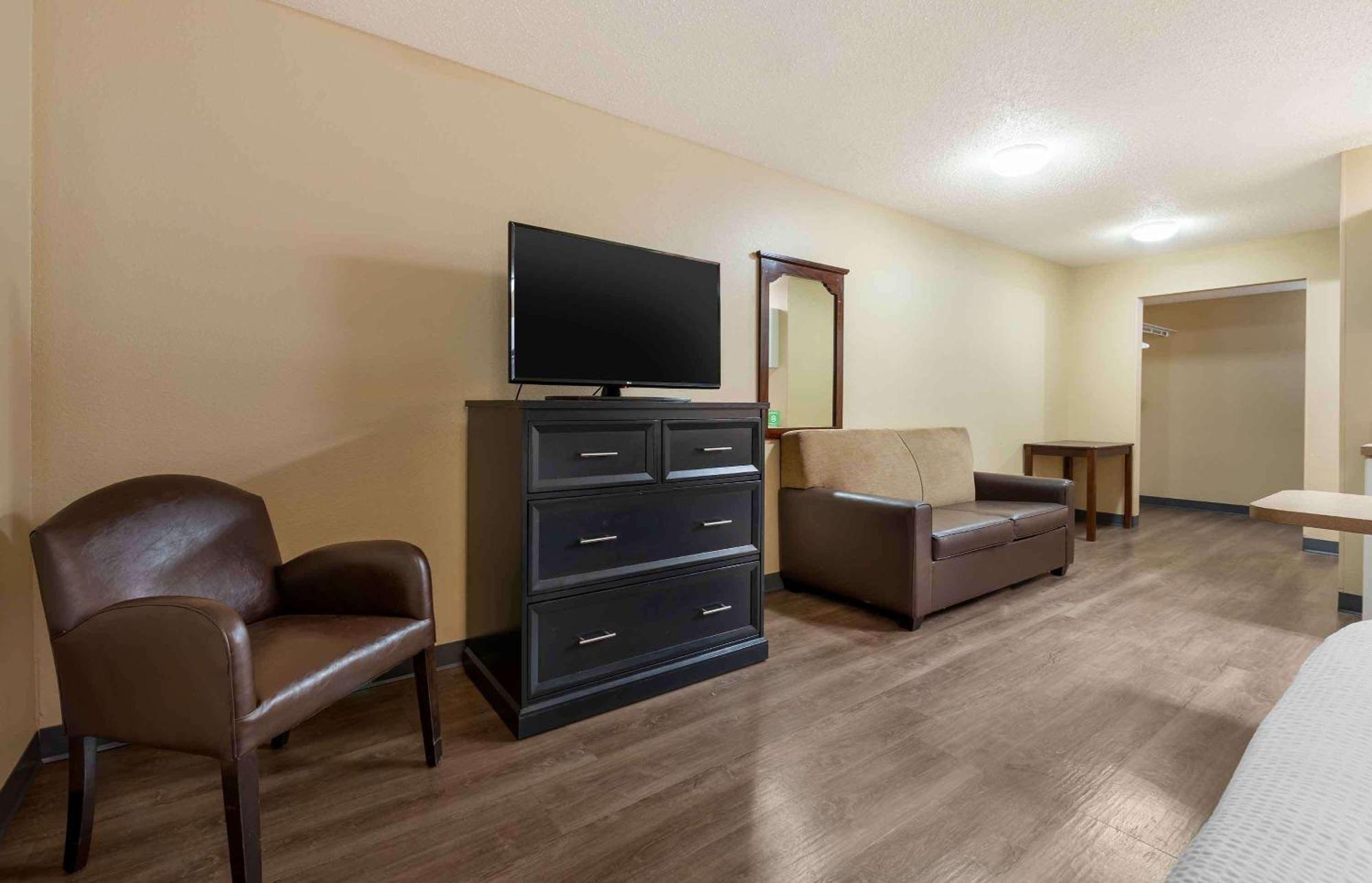 Extended Stay America Select Suites - Chicago - Даунърс Гроув Екстериор снимка