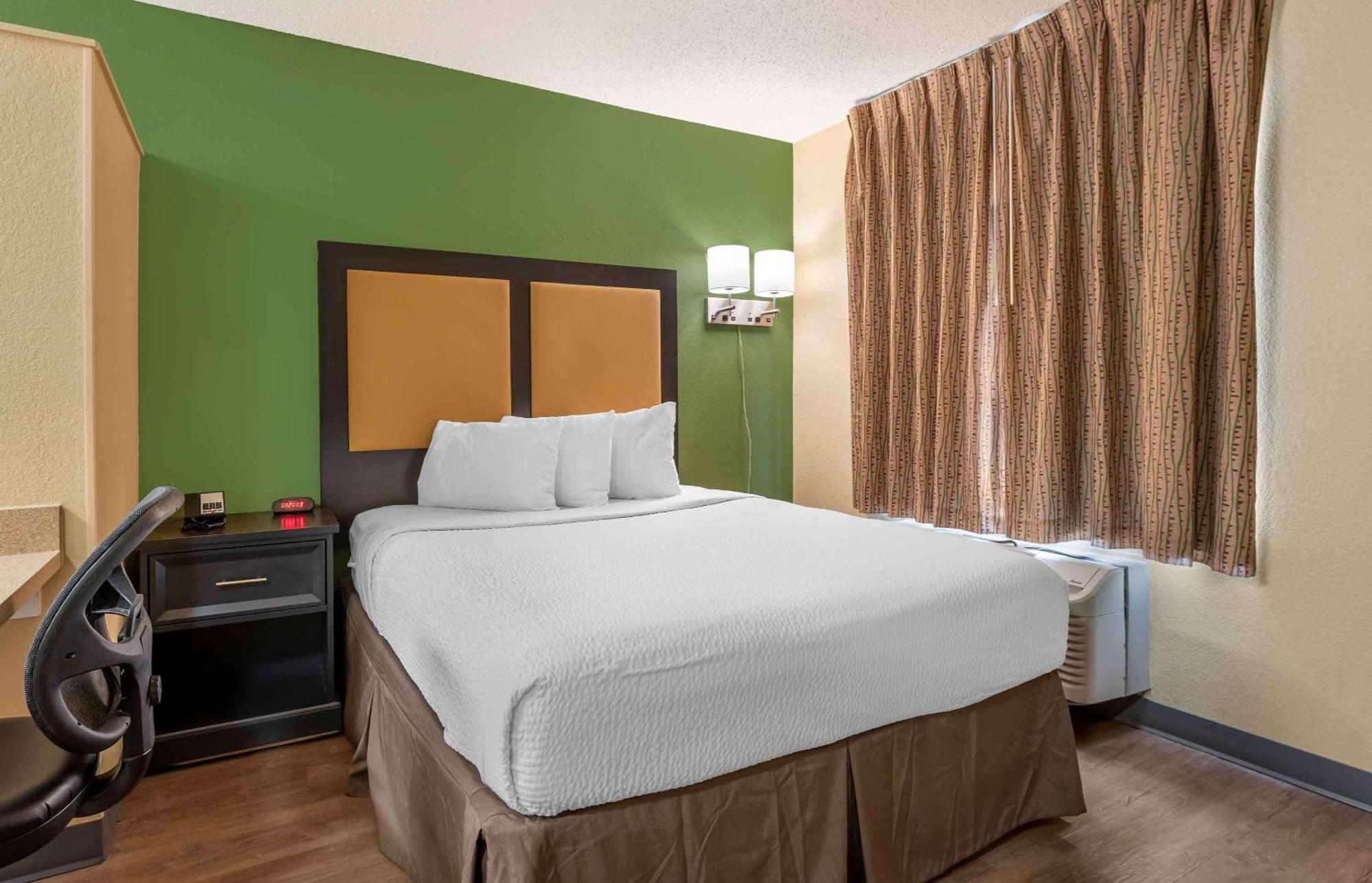 Extended Stay America Select Suites - Chicago - Даунърс Гроув Екстериор снимка