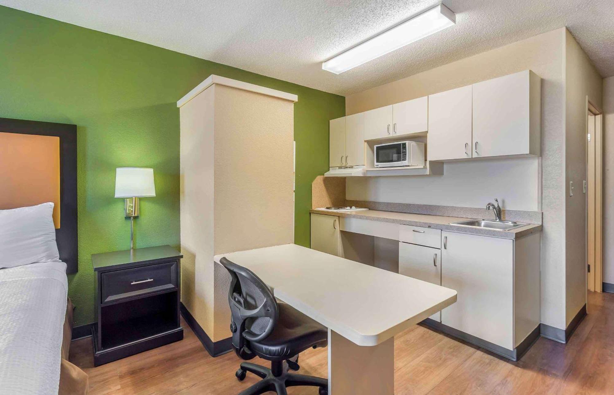 Extended Stay America Select Suites - Chicago - Даунърс Гроув Екстериор снимка