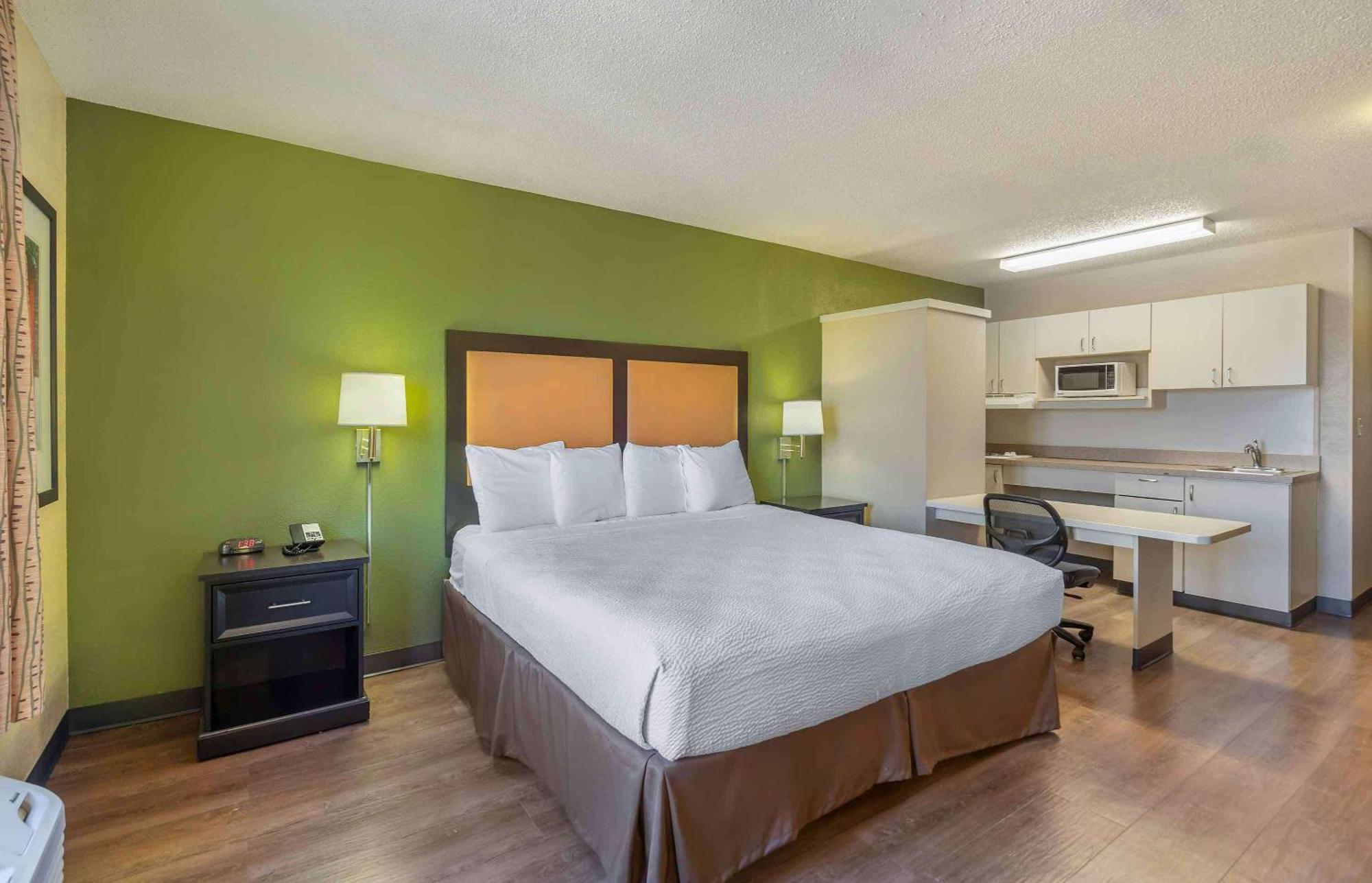Extended Stay America Select Suites - Chicago - Даунърс Гроув Екстериор снимка