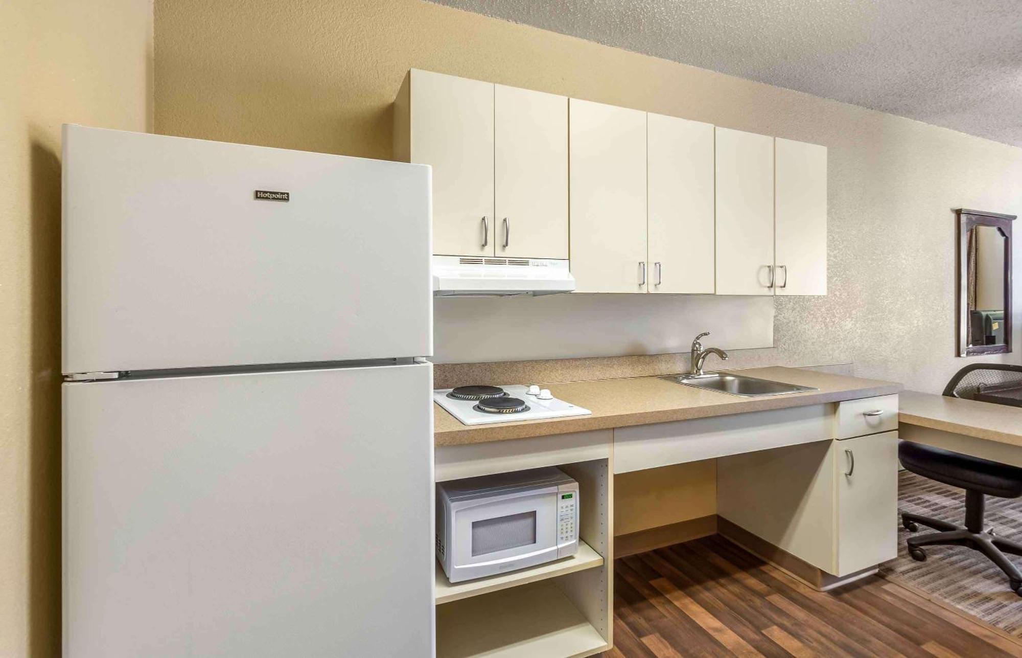 Extended Stay America Select Suites - Chicago - Даунърс Гроув Екстериор снимка